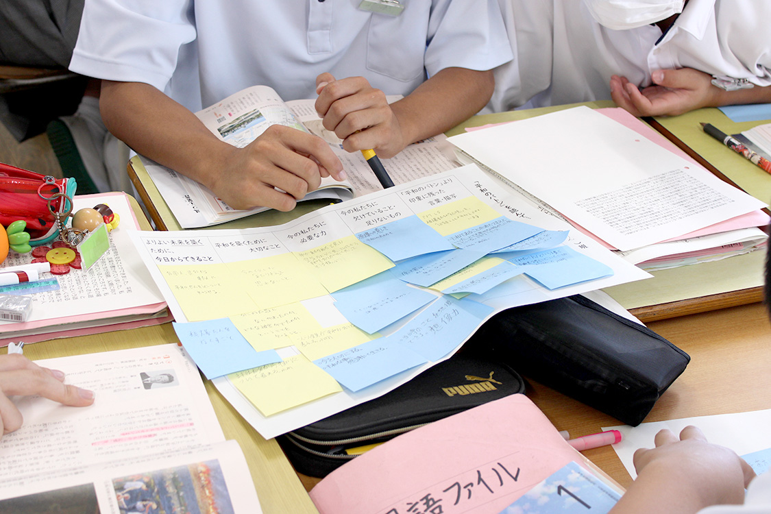 付箋を使って考えを交流